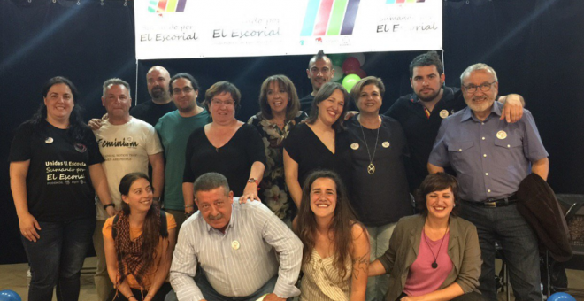 El equipo de Unidas El Escorial durante un acto de campaña. Twitter.