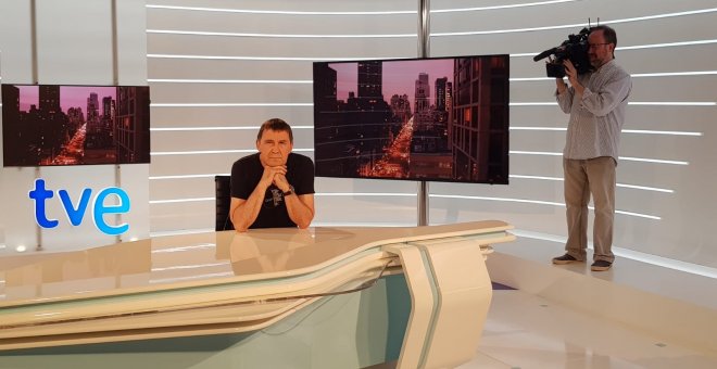 Arnaldo Otegi antes de la entrevista en TVE. TWITTER DE ARNALDO OTEGI