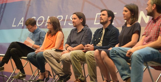 Íñigo Errejón,Mónica Oltra, Pablo Iglesias, Alberto Garzón,Irene Montero y Xulio Ferreiro durante un acto de campaña de 2016 / Daniel Gago - PODEMOS