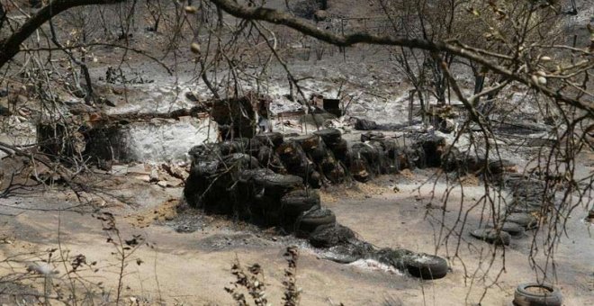 Zona afectada por el incendio que desde el pasado viernes afecta a la zona toledana de Almorox y a las localidades madrileñas de Cadalso de los Vidrios y Cenicientos.(JOSÉ ÁNGEL | EFE)