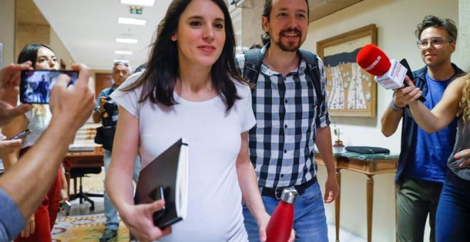 La portavoz de Podemos en el Congreso, Irene Montero, y el secretario general, Pablo Iglesias, en el Congreso / EFE.