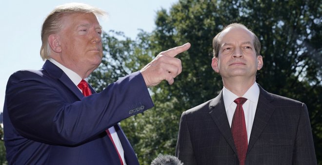 12/07/2019 - El presidente de EEUU Donald Trump y el secretario de Trabajo, Alex Acosta, durante una rueda de prensa. / REUTERS -  KEVIN LAMARQUE