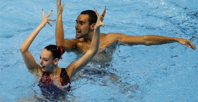 Los nadadores españoles de sincronizada Emma García y Pau Ribes. REUTERS/Evgenia Novozhenina