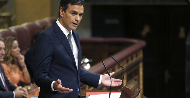 Pedro Sánchez habla desde la tribuna del Congreso de los Diputados. EFE/Archivo