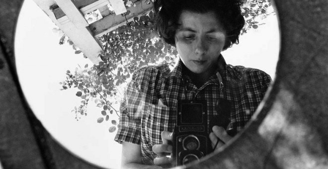 Autorretrato de Vivian Maier.