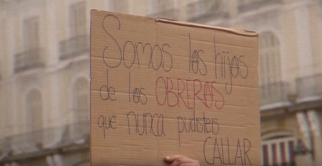 Una imagen de 'Flores en la basura'