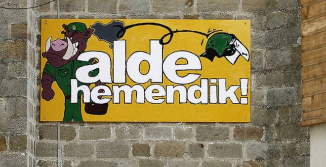 "Alde hemendik!" o "Fuera de aquí", uno de los lemas del Ospa Eguna. EFE