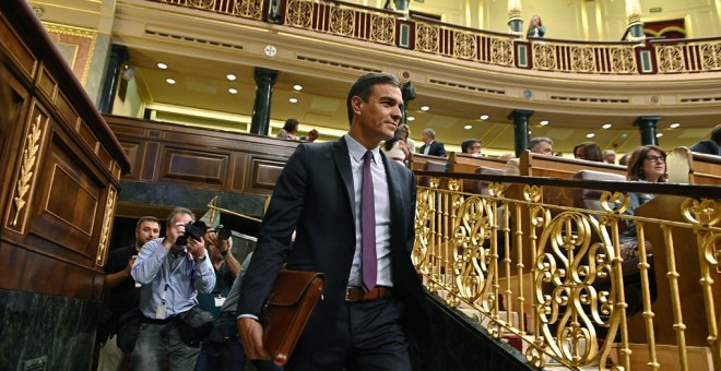 El presidente del Gobierno en funciones, Pedro Sánchez, a su llegada a la sesión plenaria extraordinaria sobre la gestión de la situación del barco humanitario Open Arms. EFE/ Fernando Villar