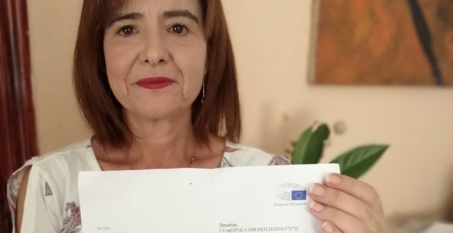 Silvia Oñate, con la respuesta de la Comisión Europea, sobre el caso de su pensión de viudedad.