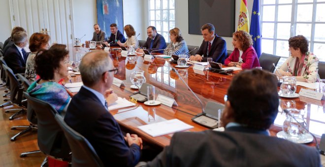 El presidente del Gobierno en funciones, Pedro Sánchez, preside en el Palacio de la Moncloa una reunión de la Comisión interministerial para el seguimiento del proceso de retirada del Reino Unido de la Unión Europea (UE). EFE/Emilio Naranjo