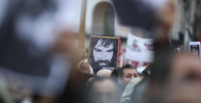 Manifestación en la Plaza de Mayo de Buenos Aires (Argentina) tras la desaparición de Santiago Maldonado. EFE/David Fernández