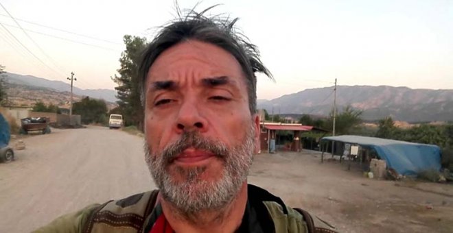 Ferran barber, colaborador de 'Público' la víspera de su detención en una imagen tomada en el valle de Nahla. (F.B.)