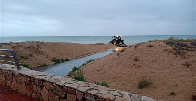 Trabajos de prevención en Peñiscola por las lluvias - POLICÍA LOCAL PEÑISCOLA