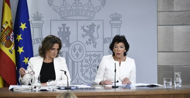 La ministra para la Transición Ecológica del Gobierno de España, Teresa Ribera, junto a la ministra de Educación y Formación Profesional del Gobierno de España, Isabel Celaá, durante la rueda de prensa del Consejo de Ministros./Europa Press