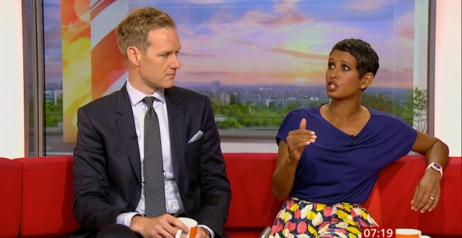 La presentadora Naga Muschetty y su compañero, Dan Walker, en el plató del programa de la BBC ' Breakfast'.