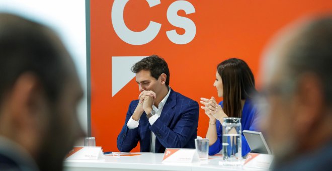 30/09/2019.- El presidente de Ciudadanos, Albert Rivera (i), junto a la portavoz nacional del partido, Lorena Roldán, al inicio de la reunión del Comité Ejecutivo nacional de la formación. / EFE - EMILIO NARANJO