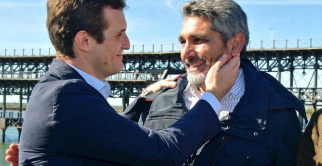 El presidente del PP, Pablo Casado, con el exdiputado por Huelva, Juan José Cortes. Fuente: PP