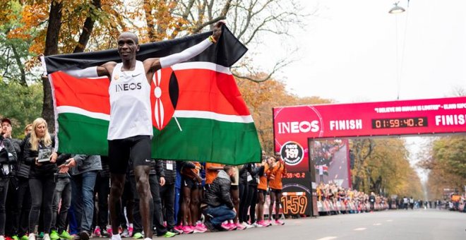 Eliud Kipchoge tras finalizar la maratón. EFE/EPA/CHRISTIAN BRUNA