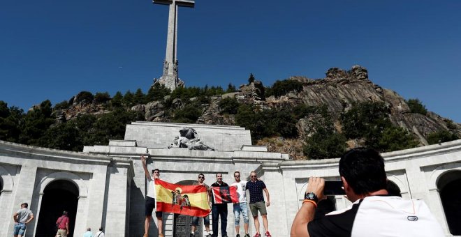 Militantes franquistas en el Valle de los Caídos. EFE