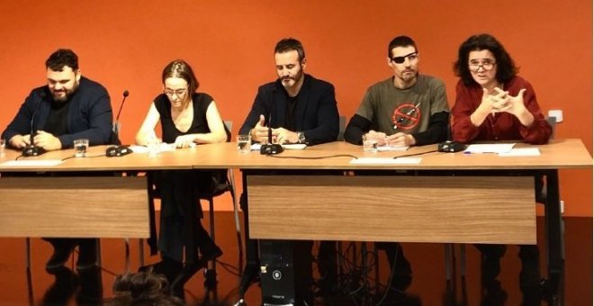 La roda de premsa de Som Defensores per denunciar la violència policial durant les protestes contra la sentència de l'1-O. @SomDefensores