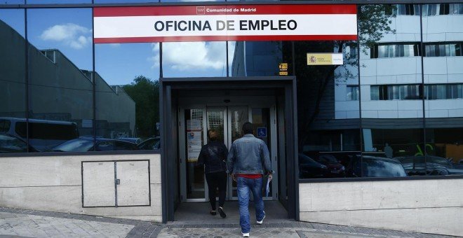 Las oficinas de empleo están registrando un aumento de las inscripciones en sectores como la agricultura y la construcción./ EUROPA PRESS