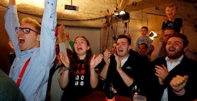 La sede del partido izquierdista de Alemania celebra los resultados. REUTERS/Ralph Orlowski