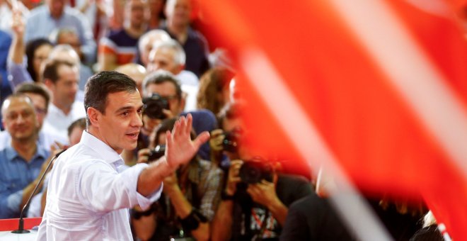 El presidente del Gobierno en funciones y candidato del PSOE, Pedro Sánchez, en un acto de campaña en Sevilla.- JAVIER BARBANCHO / REUTERS