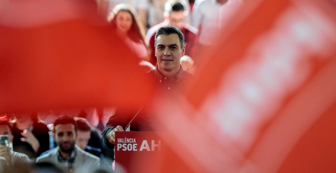 02/11/2019.- El secretario general del PSOE y presidente del Gobierno en funciones, Pedro Sánchez, durante el mitin de campaña con motivo de las próximas elecciones del 10N, esta mañana en un pabellón polideportivo de Mislata.- EFE/Biel Aliño