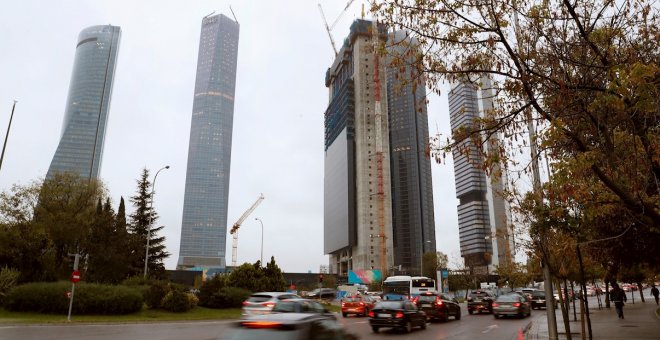 Estado de las obras de la hermana pequeña de las cinco torres de Madrid, la torre Caleido, que estará finalizada antes de finales de 2019. EFE/Zipi