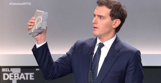 Albert Rivera ha sacado un adoquín en el debate electoral.