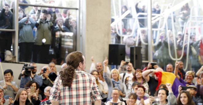 El candidato a presidente del Gobierno de Unidas Podemos, Pablo Iglesias, durante el encuentro con simpatizantes junto a los candidatos vascos en Bilbao, en la víspera del final de campaña electoral del 10N. EFE/Luis Tejido