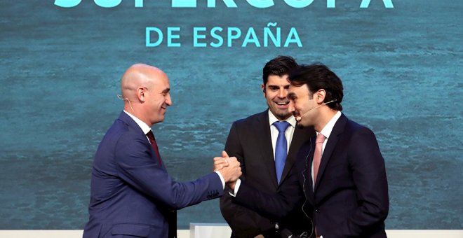 11/11/2019.- El presidente de la Real Federación Española de Fútbol, Luis Rubiales (i) y el presidente de la autoridad general del deporte de Arabia Saudí, el príncipe Abdulaziz Bin Turki Alfaisal. / EFE