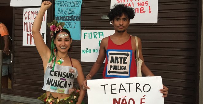 Manifestación contra la censura que tuvo lugar el 7 de octubre frente al Teatro público Glauce Rocha. / Luna Gámez