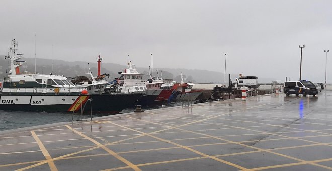 24/11/2019.- Vista general del puerto del Aldán, en el municipio pontevedrés de Cangas de Morrazo, en cuyo litoral la Guardia Civil ha interceptado un submarino cargado con unos 3.000 kilos de cocaína de gran pureza. / Salvador Sas - EFE