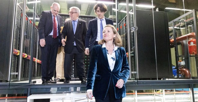 La ministra de Economía en funciones, Nadia Calviño, con el secretario de universidades de la Generalitat, Francesc Xavier Grau, el director del BSC-CNS, Mateo Valero, y el director social del BSC-CNS, Josep Maria Martorell, visitan las instalaciones del