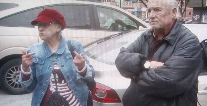 Juan e Isabel, la pareja de ancianos que vive en un coche en una pedanía de Murcia. (Captura de TVE)