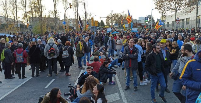 L'entorn del Camp Nou amb milers de persones que han acudit a la crida del Tsunami Democràtic. MARIA RUBIO