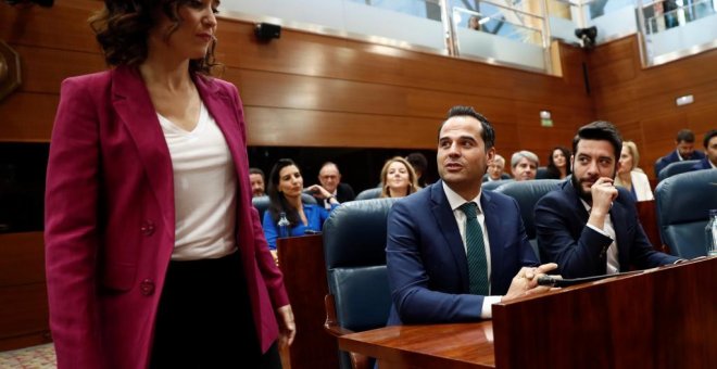 La presidenta de la Comunidad de Madrid, Isabel Díaz Ayuso,y su vicepresidente, Ignacio Aguado, en la Asamblea de Madrid, durante la sesión de investidura sin candidato. EFE/Mariscal