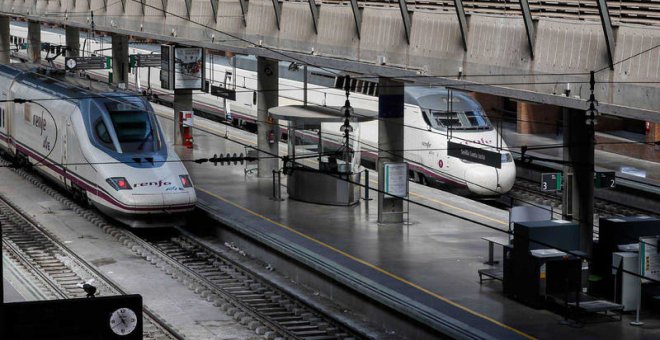 Trenes AVE en la estación de Santa Justa de Sevilla. EFE/José Manuel Vidal