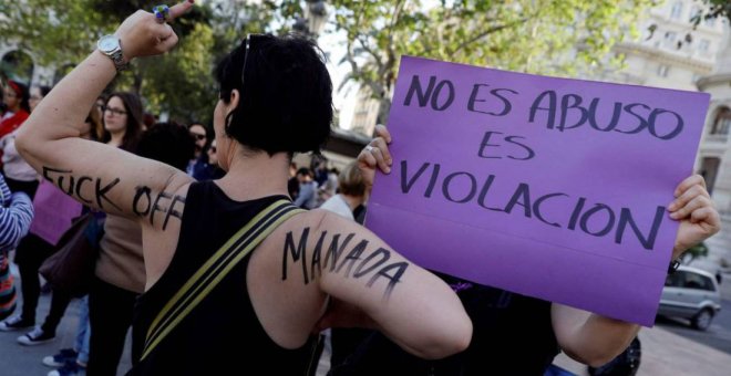 Protesta contra la primera sentencia de 'La Manada' de Pamplona / Kai Forsterling - EFE