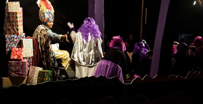 El joven guineano Mohamed Zidane Barry, que saltó la valla de Ceuta, encarnó a Baltasar en la cabalgata de Hortaleza de 2019. REPORTAJE FOTOGRÁFICO: SANDRA BLANCO