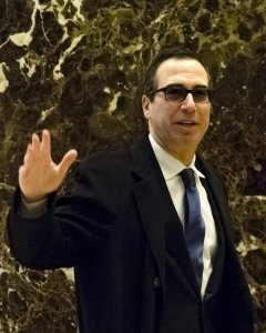 El próximo secretario del Tesoro, Steven Mnuchin, a su llegada a su reunión con el presidente electo estadounidense, Donald Trump, en la Trump Tower de Nueva York, Estados Unidos. EFE/Albin Lohr-Jones