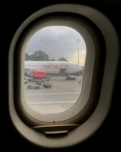 Un avion de Air Berlin, en las pistas del aeropuerto berlinés de Tegel. REUTERS/Pawel Kopczynski