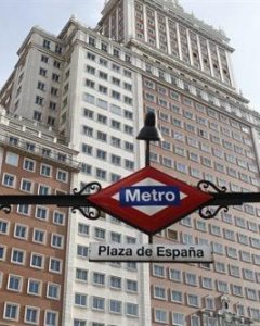 Fachada del Edificio España, frente a la parada de Metro Plaza España, en Madrid. / Europa Press