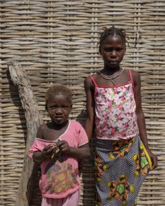 El acceso a las tierras en condiciones de igualdad reduciría la pobreza en el mundo. A. POR LA SOLIDARIDAD