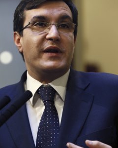 El secretario de Estado con las Cortes, José Luis Ayllón, durante la rueda de prensa que ha ofrecido tras reunirse con el presidente del Congreso, Patxi López. EFE/Fernando Alvarado