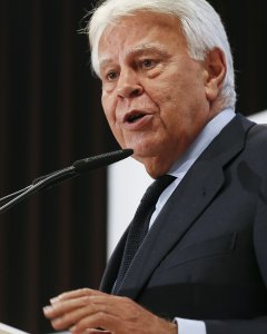 El expresidente del Gobierno Felipe González durante su intervención en el foro Joly en Sevilla. EFE/Jose Manuel Vidal