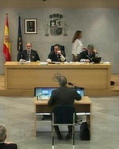 Captura de vídeo de la señal facilitada por la Audiencia Nacional de la declaración del extesorero del PP Luis Bárcenas, hoy durante el juicio del caso de corrupción política Gürtel, para quien la Fiscalía pide 42 años y seis meses de cárcel. EFE