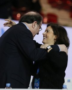 La vicepresidenta del Gobierno, Soraya Sáenz de Santamaría saluda al presidente del PP de Castilla y León y de la Comunidad, Juan Vicente Herrera, al inicio del XVIII Congreso nacional del partido que se celebra en la Caja Mágica de Madrid. EFE/JuanJo Mar