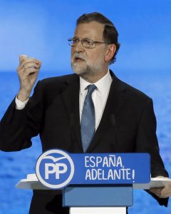 El presidente del Gobierno y del PP, Mariano Rajoy, durante su intervención en la segunda jornada del XVIII Congreso nacional del partido que se celebra hasta mañana en la Caja Mágica de Madrid. EFE/JuanJo Martín